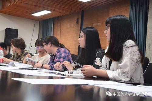 未来的道路我们一起走了_300字