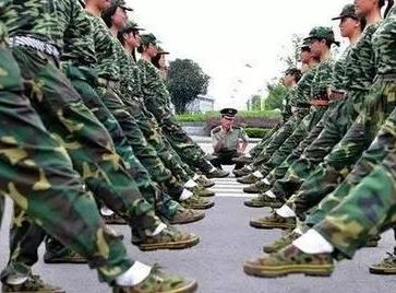 艰难而难忘的军事训练_1200字