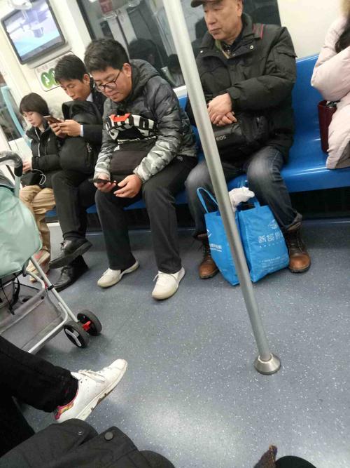大哥会要求我每天上班，进展如何，从时刻到，他将推荐几个地方看，徐辉就在登机时间，半年半年。登机，我第一次留在过去，被迫打扰别人，情况被迫，我只有我住的脸的核心。