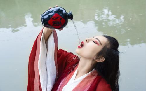  竖起大拇指