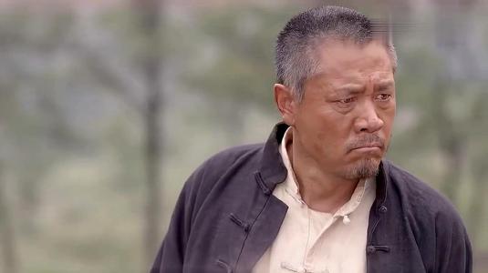 第二天，村庄发现了埋葬帖子的老人的尸体，他打开了他的手臂和腿，并用“大”字的形状给了儿子的土壤。