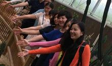 羁旅长堪醉，相留畏晓钟。