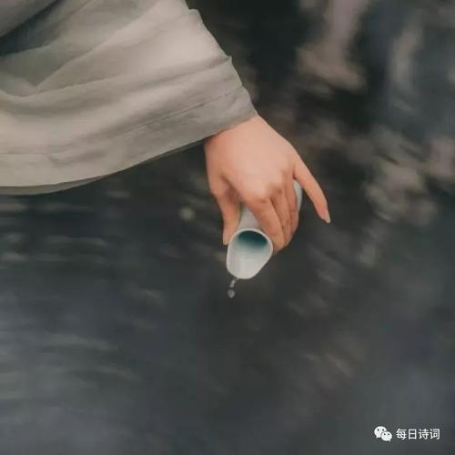 大师，葡萄酒也很深。