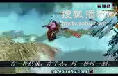 导游是一位毕业于第234所大学的学校女孩，一个小红帽子适合按下直的刘海。一堆黑色和明亮的马尾辫有一个快乐和清晰，有两个人。浅葡萄酒巢，通过我的疲惫，但没有缓解我的夏天，拿着导游，下部，左右摆动来到一排，这是一个典型的北京式西海源，凤凰树医院延伸了他的手，成千上万的大叶子飞跃了小庭院。推动微声，导游，导游，众神，显示一排整洁的洁白牙，对一个带有长方形盒子的矩形大框架的人说：“老兴，帮助，照顾这一点几天，他可能是中暑，就像这样。我没有听到那个老人的回复。导游的女孩笑了笑，走开了。我把行李放在了。手是不自然的，不知道该怎么办，但老人说：“，那家伙不必克制，它是家。如果你有心情，你会转过它“，强大的陕西方言，我不自然微笑回复。这时，我慢慢地抬起来，仔细观察这个老人。这三个知识分子本身就是头型。大脑略微亮，混合稀疏的头发。我会有一帧的眼镜框架。鼻子在鼻子上。眼睛深，略微白面均匀切成两次。老人上下两杯清凉茶。一杯转身并传递给我，我仔细地去了我，那个男人问我的学术家庭，我会一个接一个地回答。当老人支持我的父母时，我的父母会不经常争吵，我很低手一圈，也许他们不是爱情。老人震惊，迅速回到西乡房间拿一支烟，凤凰树的尴尬后，然后一个烟雾的人在脚下，我抬起头来。我不明白我的心。距离中的热浪在大树中缠结。你哈哈几圈，老人正在重新坐在摇椅上，微笑：“有一个爱是一个错误。”