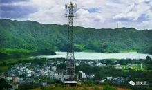 湖水无端浸白云，故人书断孤鸿没。