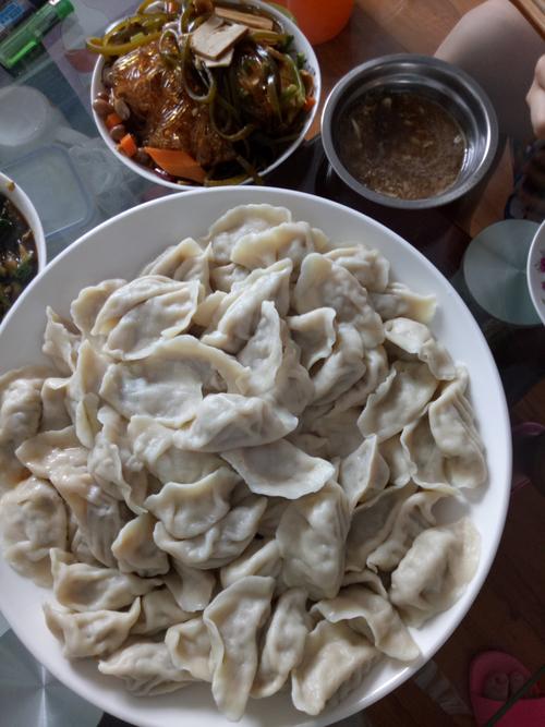 我帮助母亲包饺子_550字