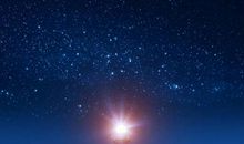 在黑暗中寻找光明_900字