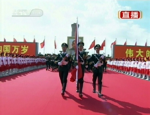 中学生庆祝该国成立的60周年：我是国旗_1200字