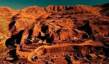 各自的朝圣路——读余秋雨《莫高窟》有感_400字