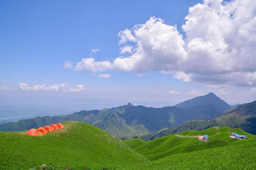 [冬季假期论文]吴公山旅游_900字