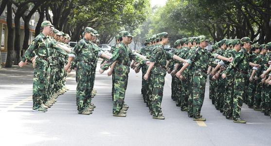 我们的军事训练生活_500字