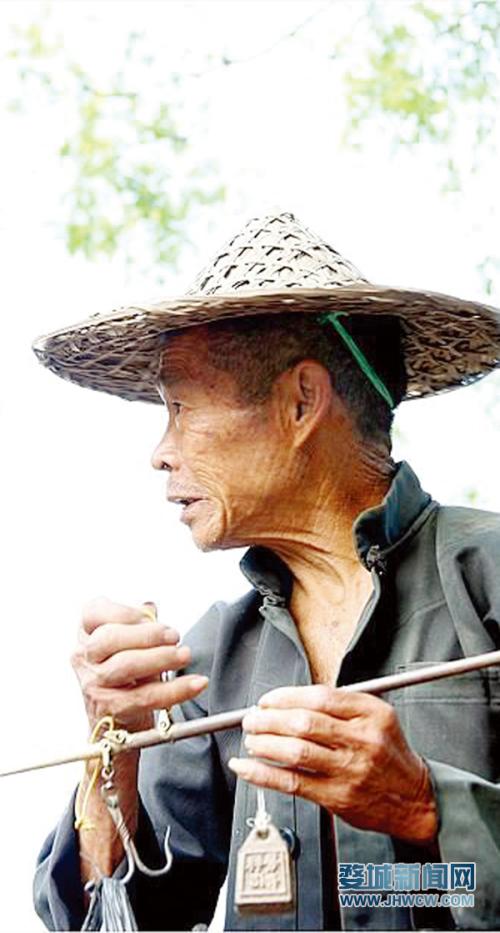 朱才降低了他的头，也送了自己。真相终于白，县命令也判断：“李清不应该做出性质，伤害人们，生活是由于救援，老人死了，李清是无罪的;朱才是流氓，看缝，贪婪，强奸，煎饼是无辜的，罪是深刻的，犯罪是深刻的，四十板块不堪重负;军队是两千英里;家庭奴隶，我不应该遏制主人，原谅原因，做二十董事会，看效果。“一个案例终于审查了。李清回到了过去，造成了案件使案件成为自然，为此，性别也发生了变化，而这个人总是和天然气交谈，不再说话。他埋葬了他的头书，在三年内使用了三年，在一年之后的二十四个棚子，官员到了房子。