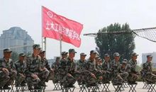 享受军训，体验苦与乐_1500字