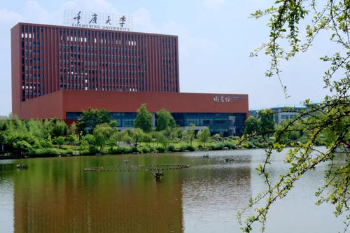 “嗯......我想去图书馆，似乎附近有。”林凯西想到了它。