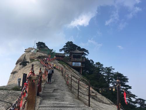 华山美_700字