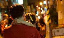 别哭，我在_900字