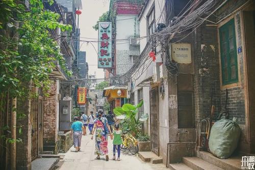 东街车道（第1章）_450字