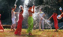 傣族的泼水节_500字