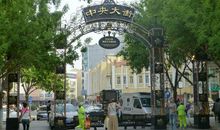 “百年老街”中央大街_400字