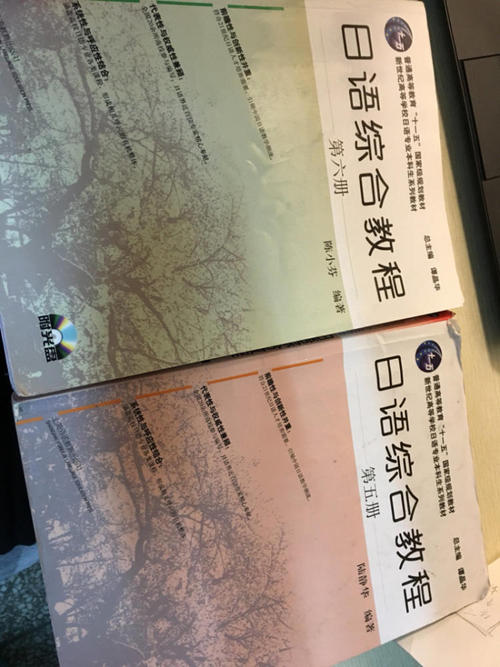 [微妙]红色橙色黄色绿色蓝色_100字