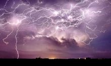 雷电（上）_550字