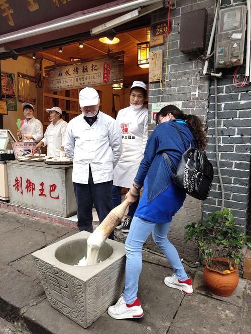 完整性 - 照亮我们成都的明亮灯_500字