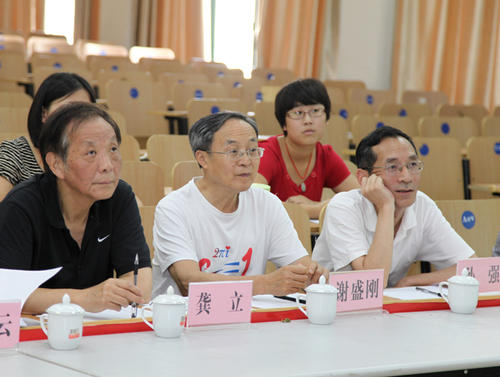 喜迎十八大征文：喜迎十八大，热血铸中华_1500字