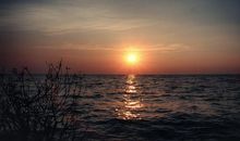 倾听水落的雨季_800字