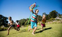 追逐风筝的孩子（第一章）开学偶遇_400字