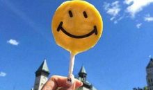 两个世界，同样的泪_1500字