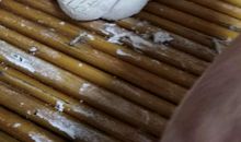 中山孺子倚新妆，郑女燕姬独擅场