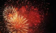 五更钟动笙歌散，十里月明灯火稀。