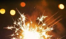 箫鼓喧，人影参差，满路飘香麝。