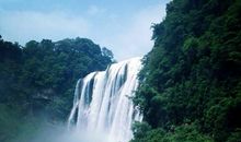 高二写景作文：黄果树瀑布_900字