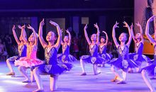 载歌载舞庆“六一”_400字