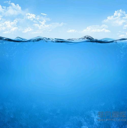 
离海边有没有远，他把磨盘放在甲板上。 “磨盘磨盘迅速改变。”船长读。因此，研磨盘将开始变成盐，越来越多，最后喷洒水。当船长觉得船已经满了时，它想让磨盘盘停下来，但无论如何，我都发现了，如何努力工作，它一直卖盐。盐桩越来越高，最后一艘船正在下沉。和磨盘？总是留在海里，仍然生产盐，日复一日，永不停止 - 这就是为什么海是如此咸。