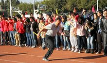 激烈的迎面接力赛_700字