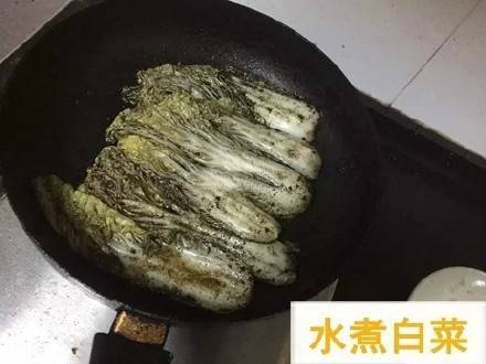 在晚上的桌子上，我的菜肴被母亲和爸爸大大称赞，说我长大了！