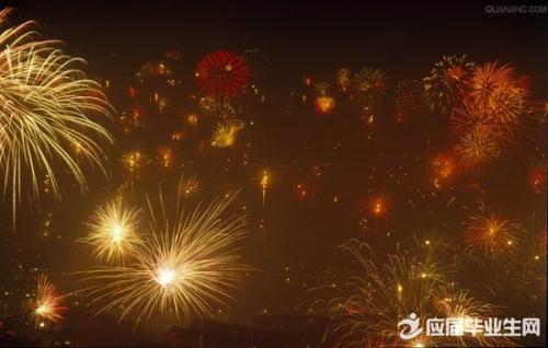 天空是黑暗的，月亮更圆，它更亮，小星星与月亮妹妹少得多，它真的很薄，真的“明亮的月亮之星”！