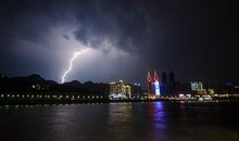 风雨中的守侯_1200字