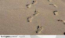 歪斜的心灵脚印_700字