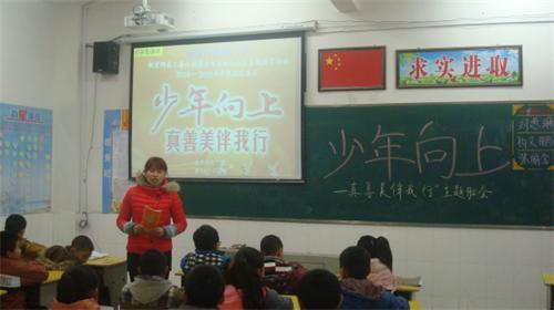 下午，老师告诉我们一个消息。在我们学校，有一个体育伴侣，他们有一个需要我们的帮助。我希望每个人都会给自己的爱，让这个同学在她生命中度过最危险的时刻。学生们回到了家里，把钱拿到了父母身上。在第二天，他们把钱给了老师。虽然每个人的力量都很薄，但每个人的力量都很强大。我们希望这位同学可以很快恢复，回到学校，享受生活中的阳光。