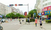 背光的十字路口_700字