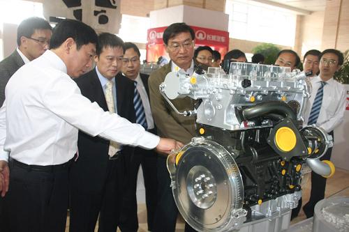 
汽车母亲拉了红色的车，说：“因为施洛巴尔敢得多于一个！”