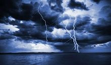 黑夜的闪电_700字