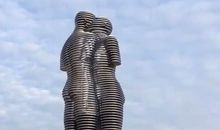 让我们彼此擦肩而过_650字