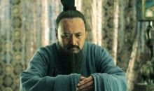 “挺身帮助，不求回报”_500字