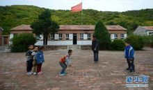 山村教师谱写辉煌_700字