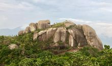 云来山更佳，云去山如画