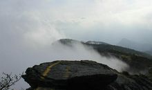 庐山东南五老峰，青天削出金芙蓉